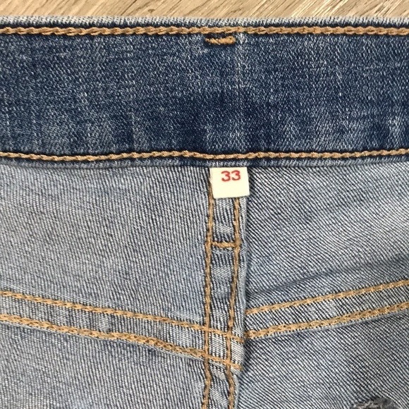 Levi’s Medium Wash Stretch Bermuda 5Pkt Style Denim Shorts size 33 - Picture 5 of 8